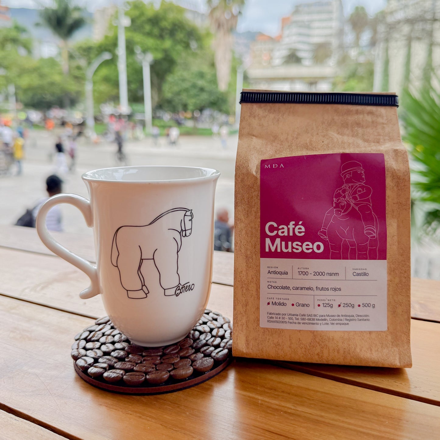 Kit Mug Botero + posavaso café